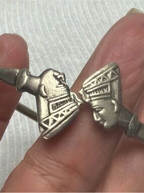 Vintage metal Nefertiti head tips cuff bracelet